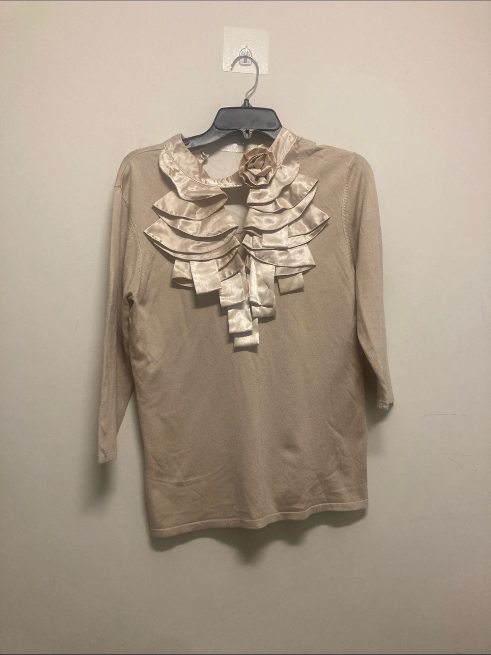 GABY & EDEN/Women's Ruffled Satin Trim Long Sleeve Top - Cream